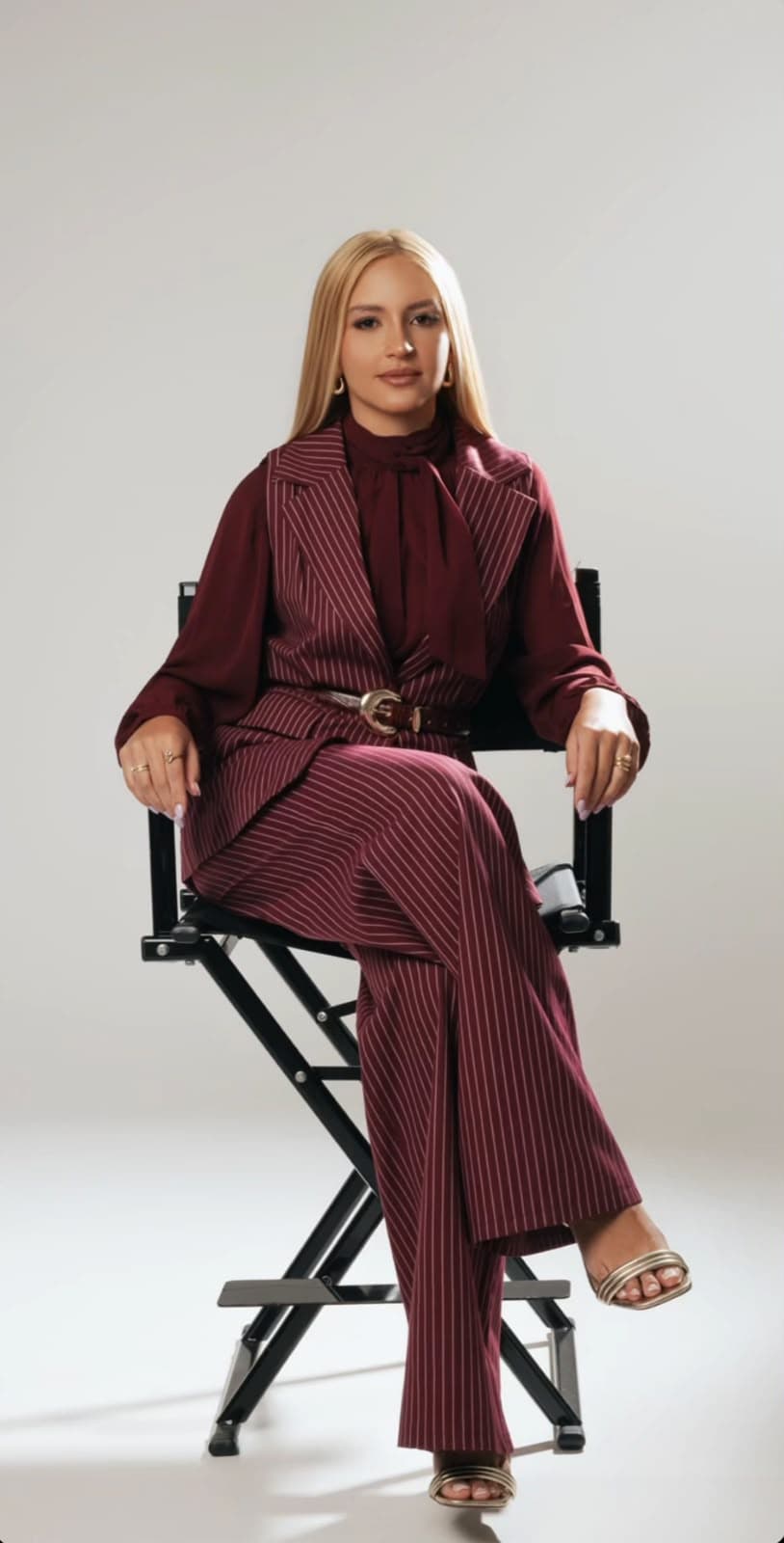 Maynara Gomiela, especialista em mega hair, em ambiente de atendimento premium em Curitiba